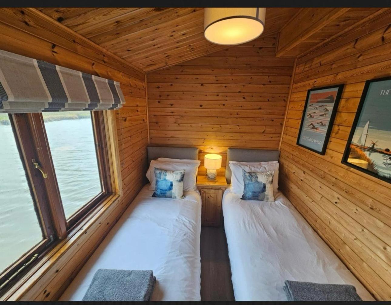 Hickling Broads Lodge Houseboat Stalham Extérieur photo