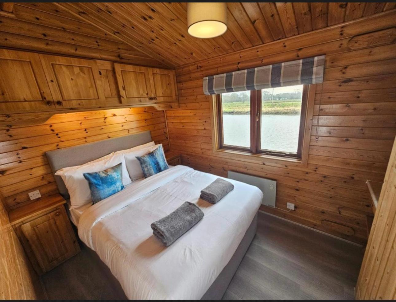 Hickling Broads Lodge Houseboat Stalham Extérieur photo